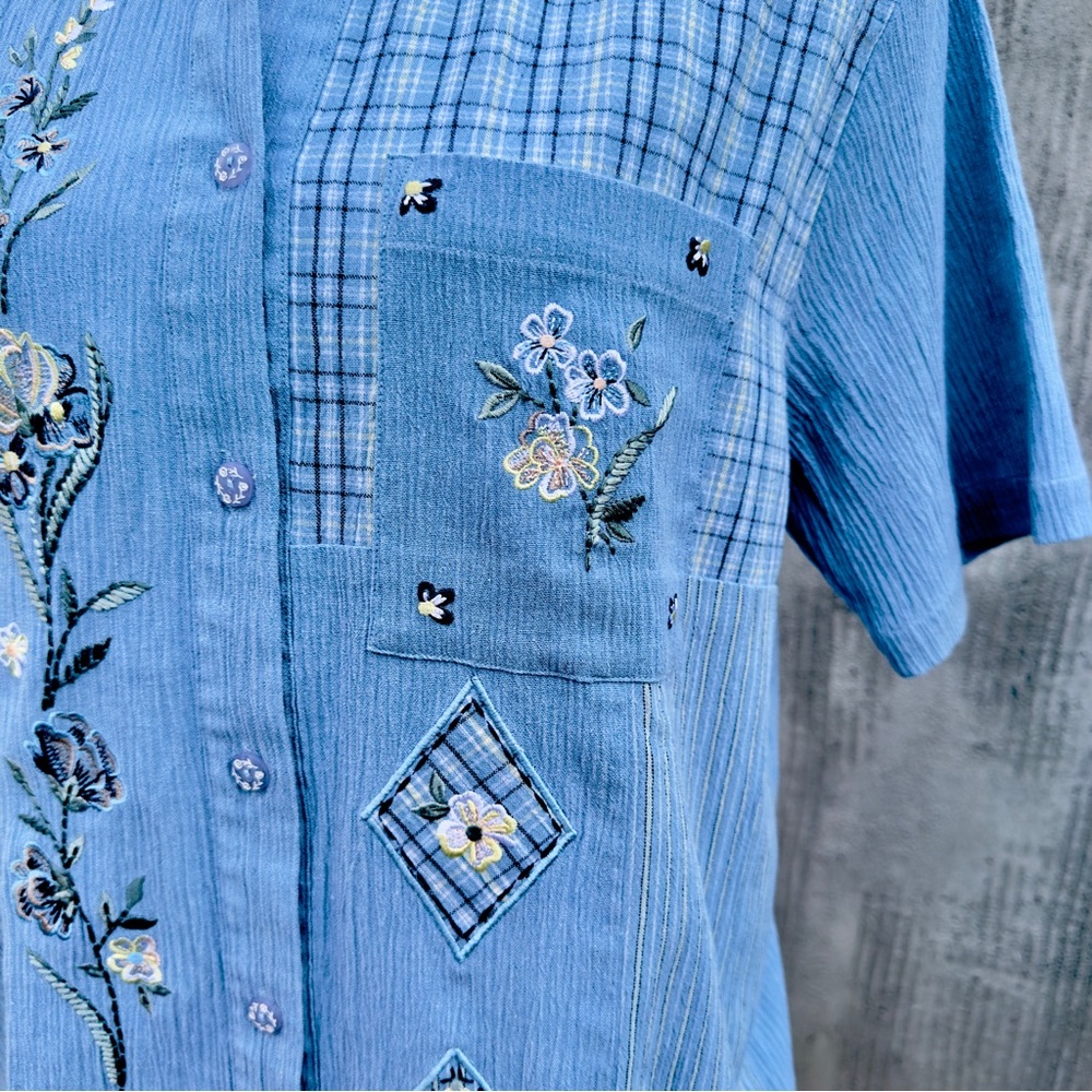 Vintage Napa Valley Denim Blue Floral Embroidered Crinkle Gauze Button Up Top -M - Picture 5 of 16